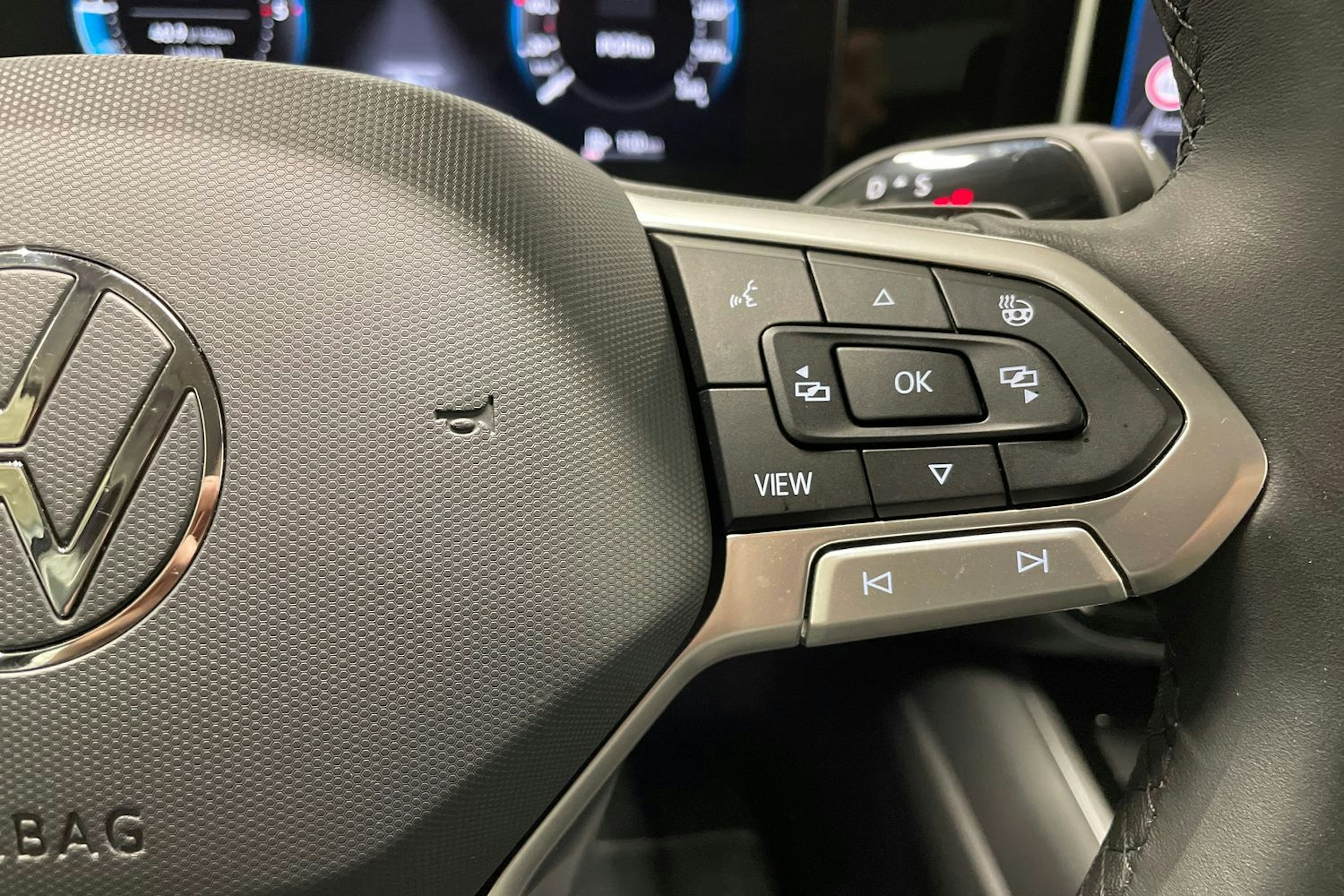 harmaa Volkswagen Passat 2024 kuva 25.