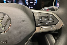 harmaa Volkswagen Passat 2024 kuva 25.