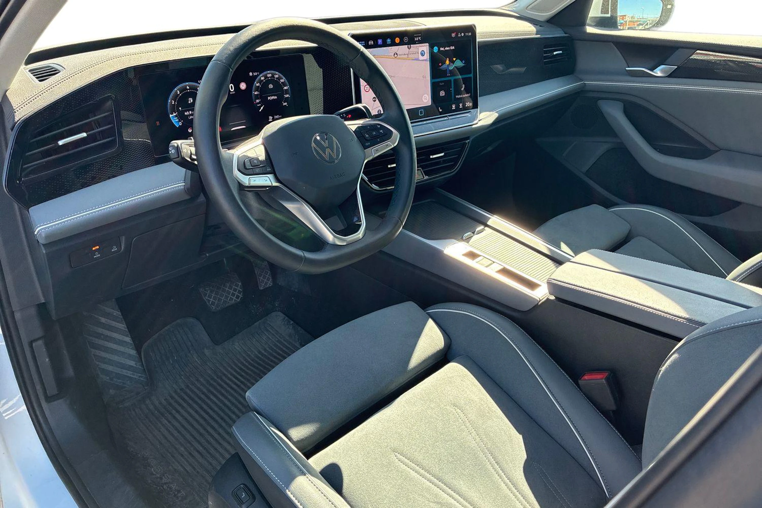 valkoinen Volkswagen Passat 2024 kuva 3.