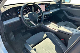 valkoinen Volkswagen Passat 2024 kuva 3.