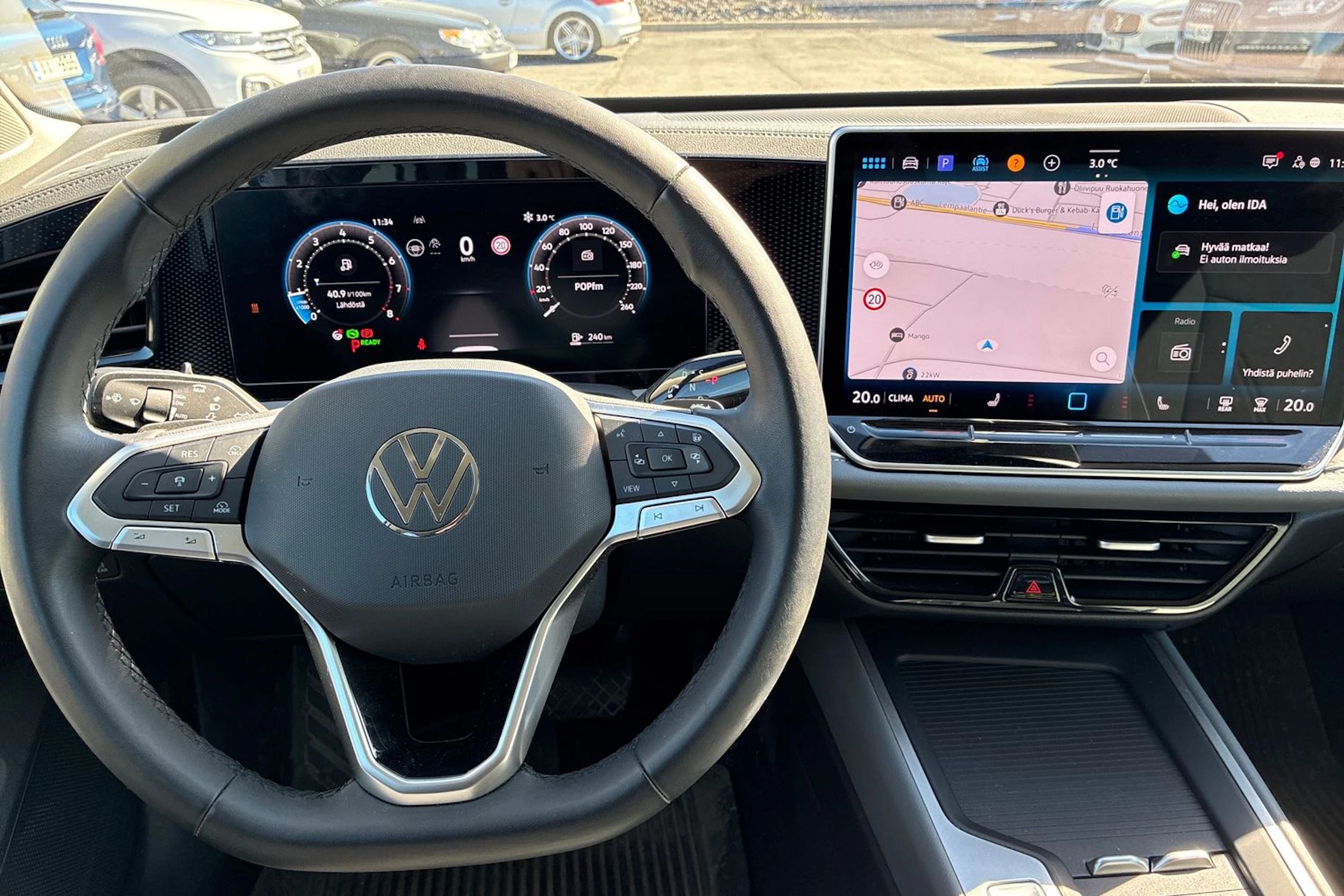 valkoinen Volkswagen Passat 2024 kuva 5.