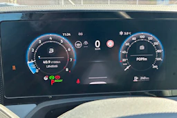 valkoinen Volkswagen Passat 2024 kuva 6.