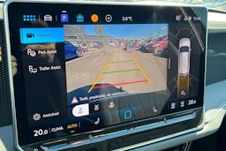 valkoinen Volkswagen Passat 2024 kuva 7.