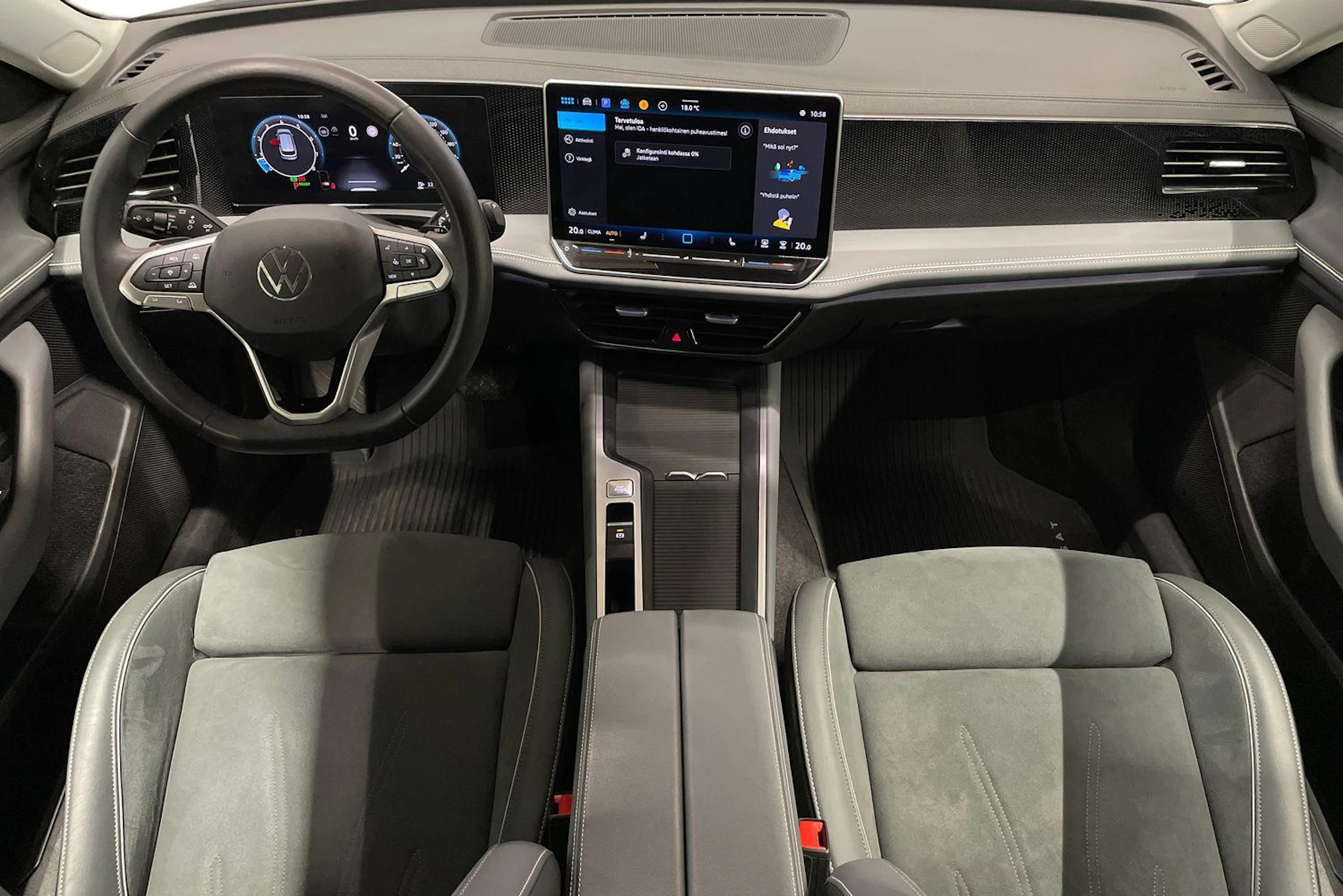 valkoinen Volkswagen Passat 2024 kuva 9.