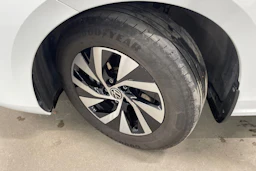 valkoinen Volkswagen Passat 2024 kuva 13.