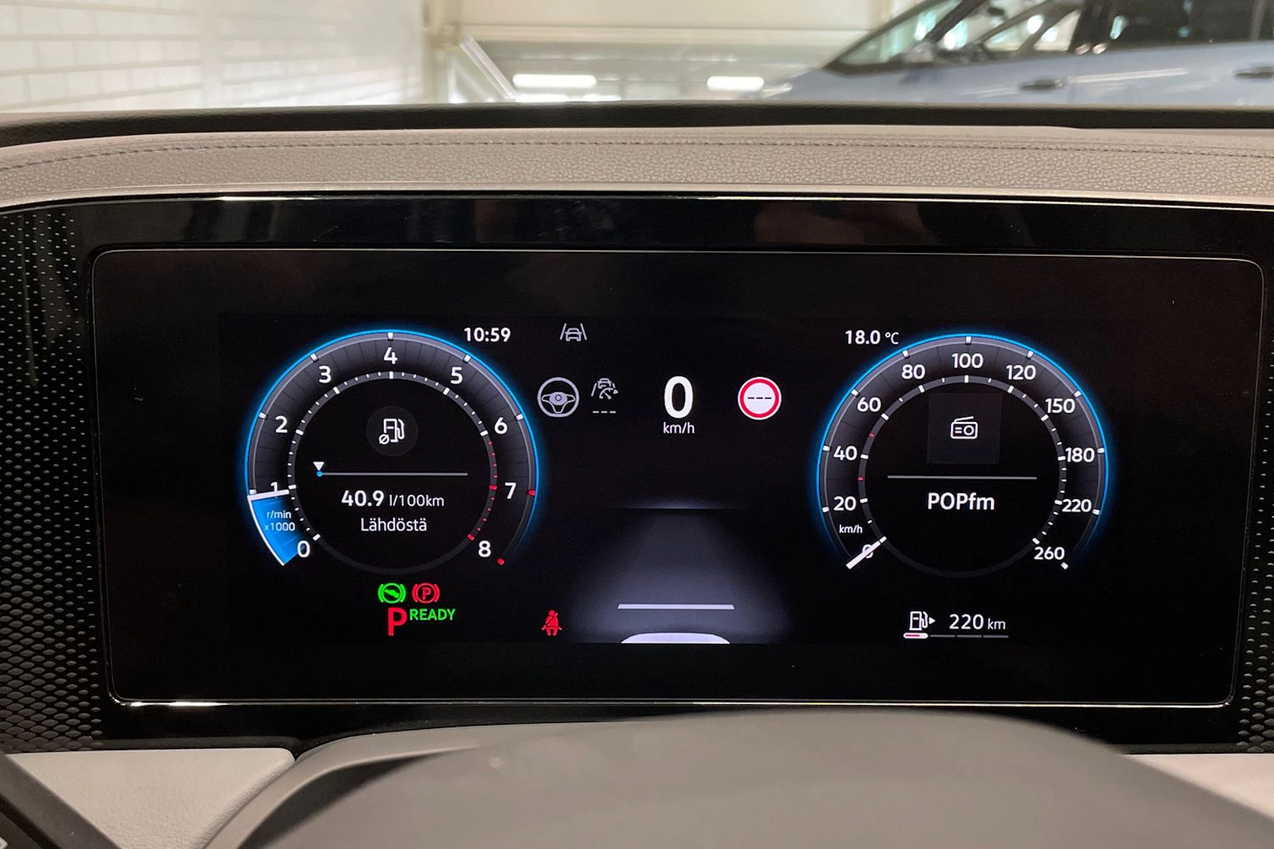 valkoinen Volkswagen Passat 2024 kuva 18.