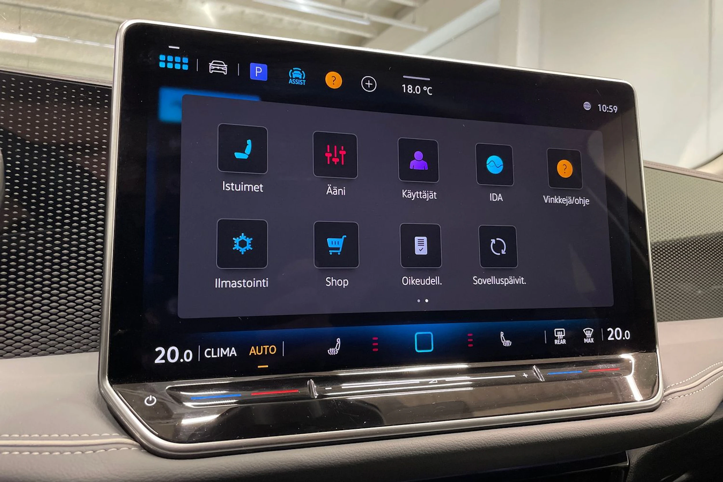 valkoinen Volkswagen Passat 2024 kuva 20.