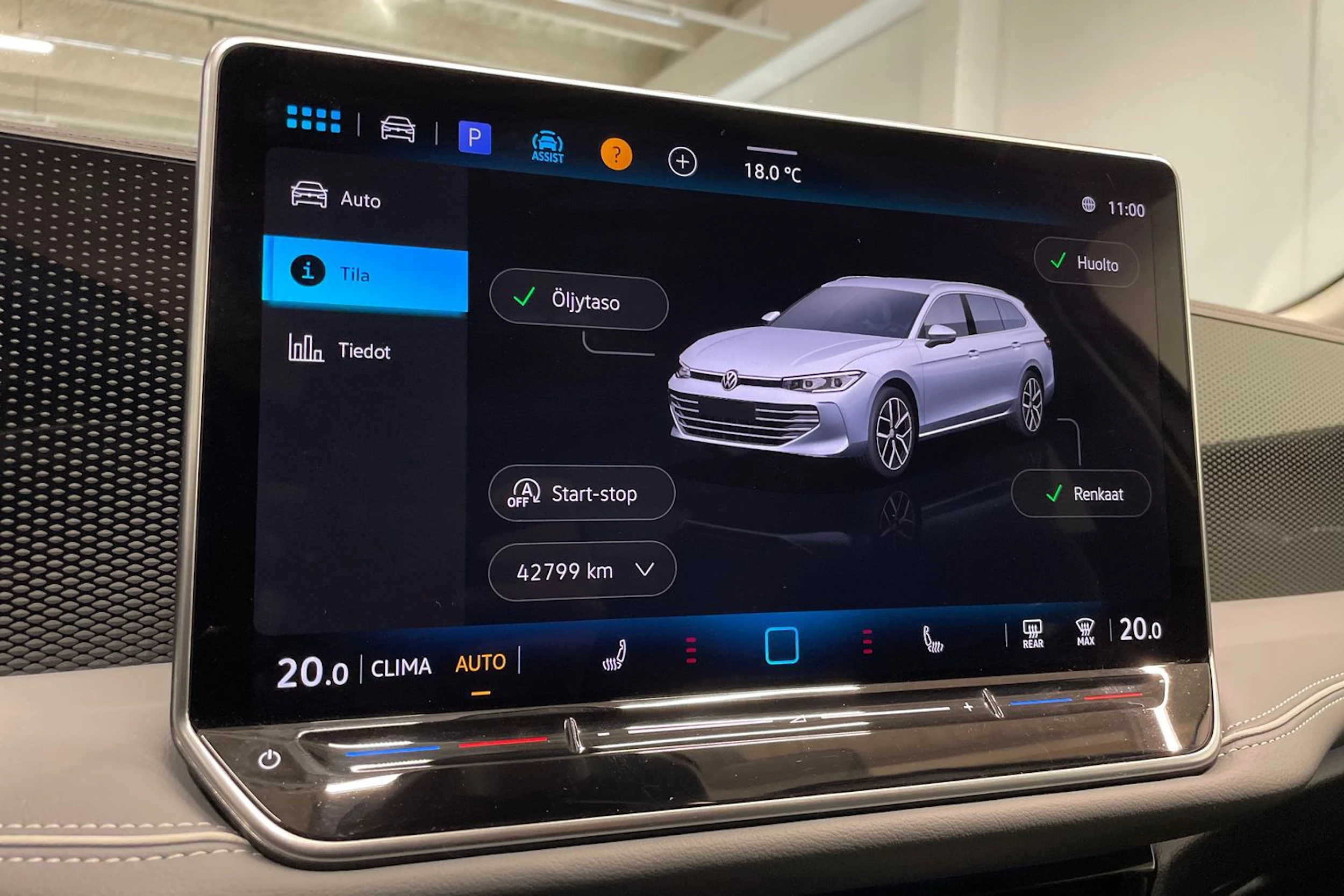 valkoinen Volkswagen Passat 2024 kuva 24.