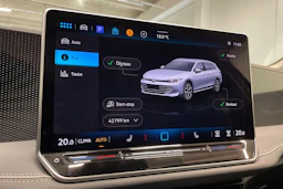 valkoinen Volkswagen Passat 2024 kuva 24.