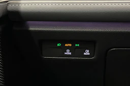 valkoinen Volkswagen Passat 2024 kuva 28.