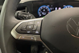 valkoinen Volkswagen Passat 2024 kuva 29.