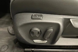 valkoinen Volkswagen Passat 2024 kuva 31.