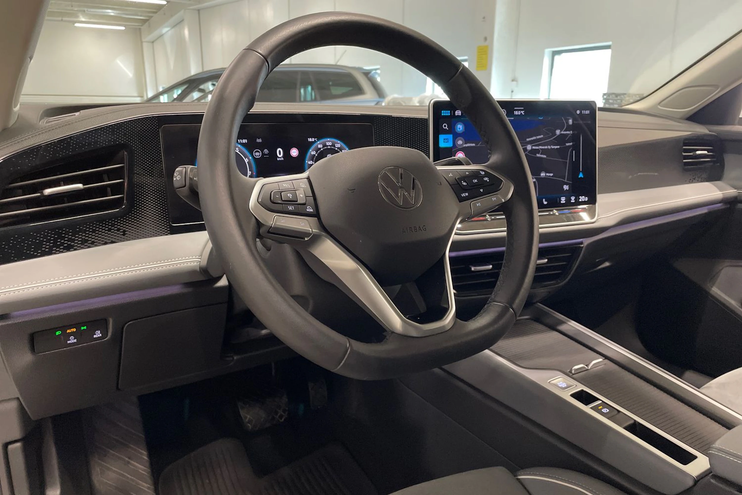 valkoinen Volkswagen Passat 2024 kuva 32.