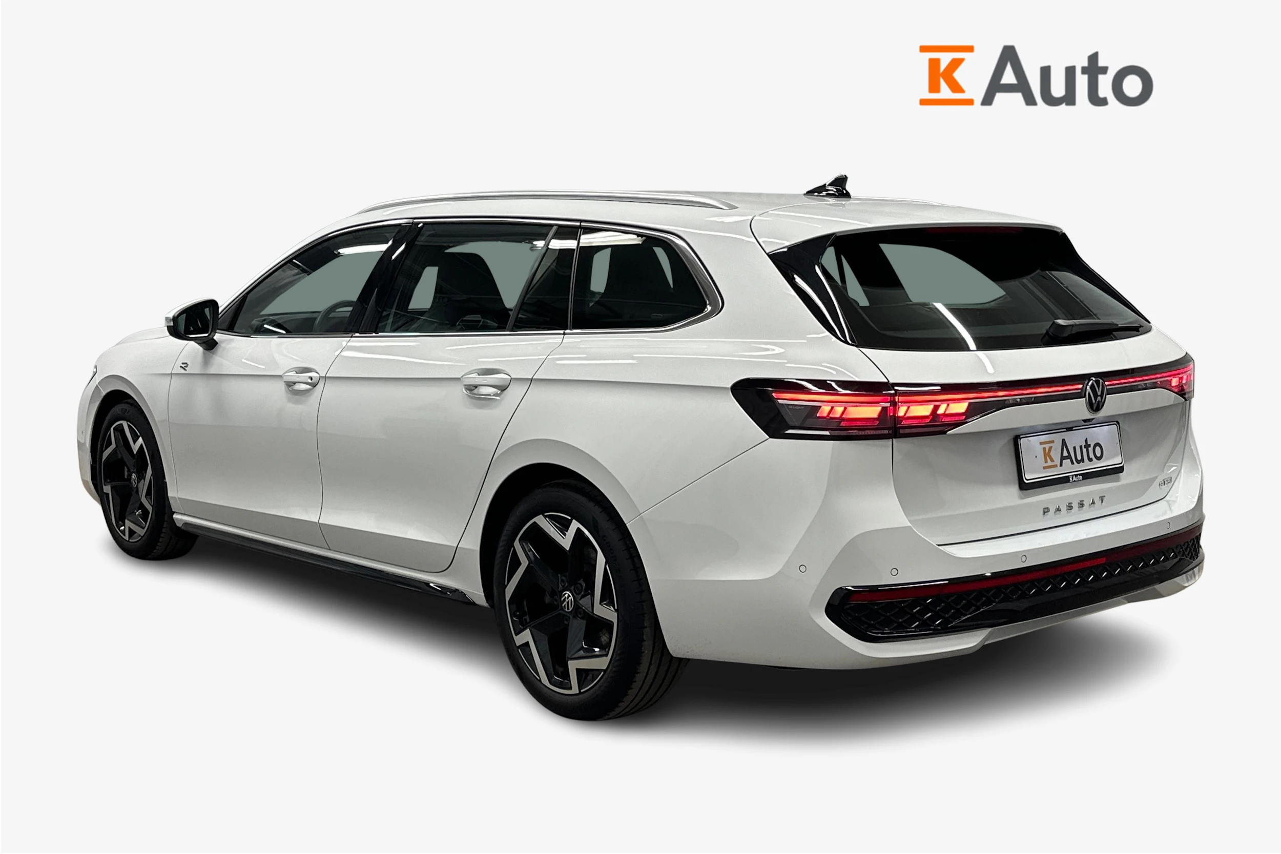 valkoinen Volkswagen Passat 2025 kuva 2.