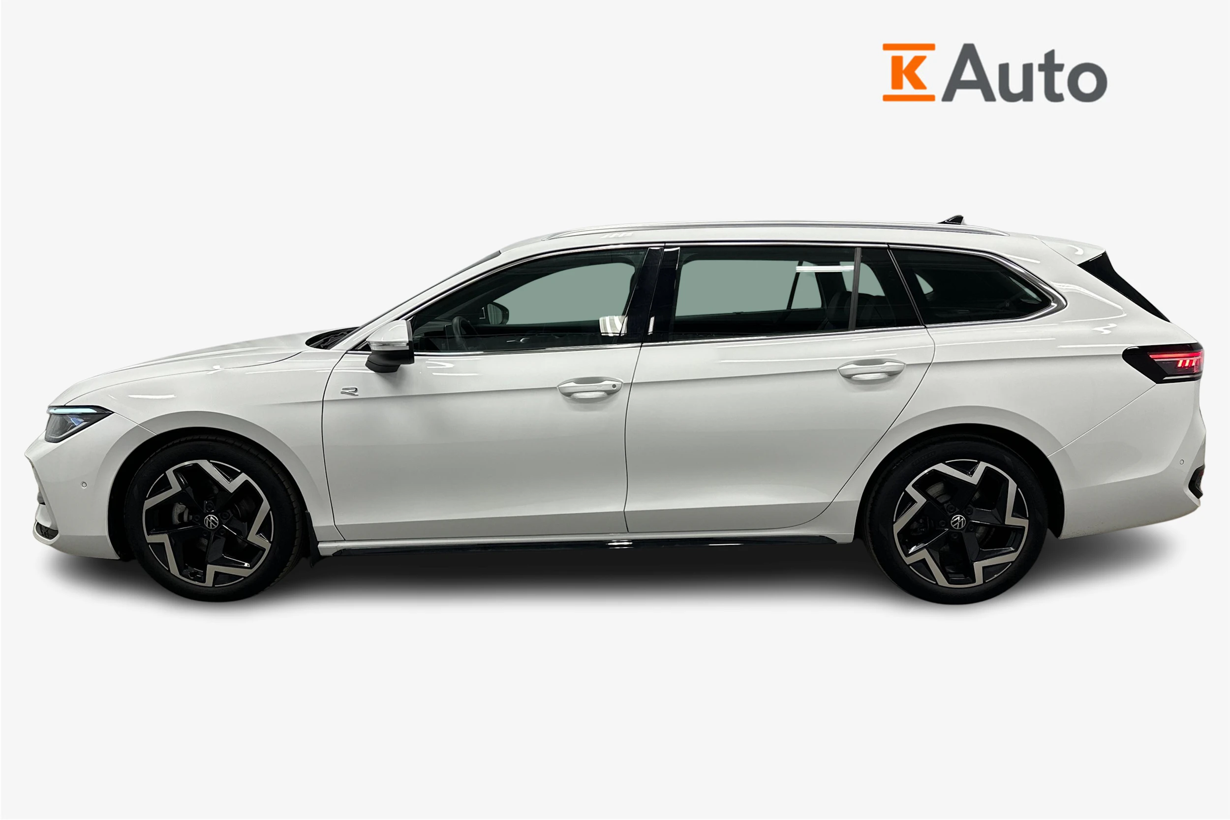 valkoinen Volkswagen Passat 2025 kuva 5.