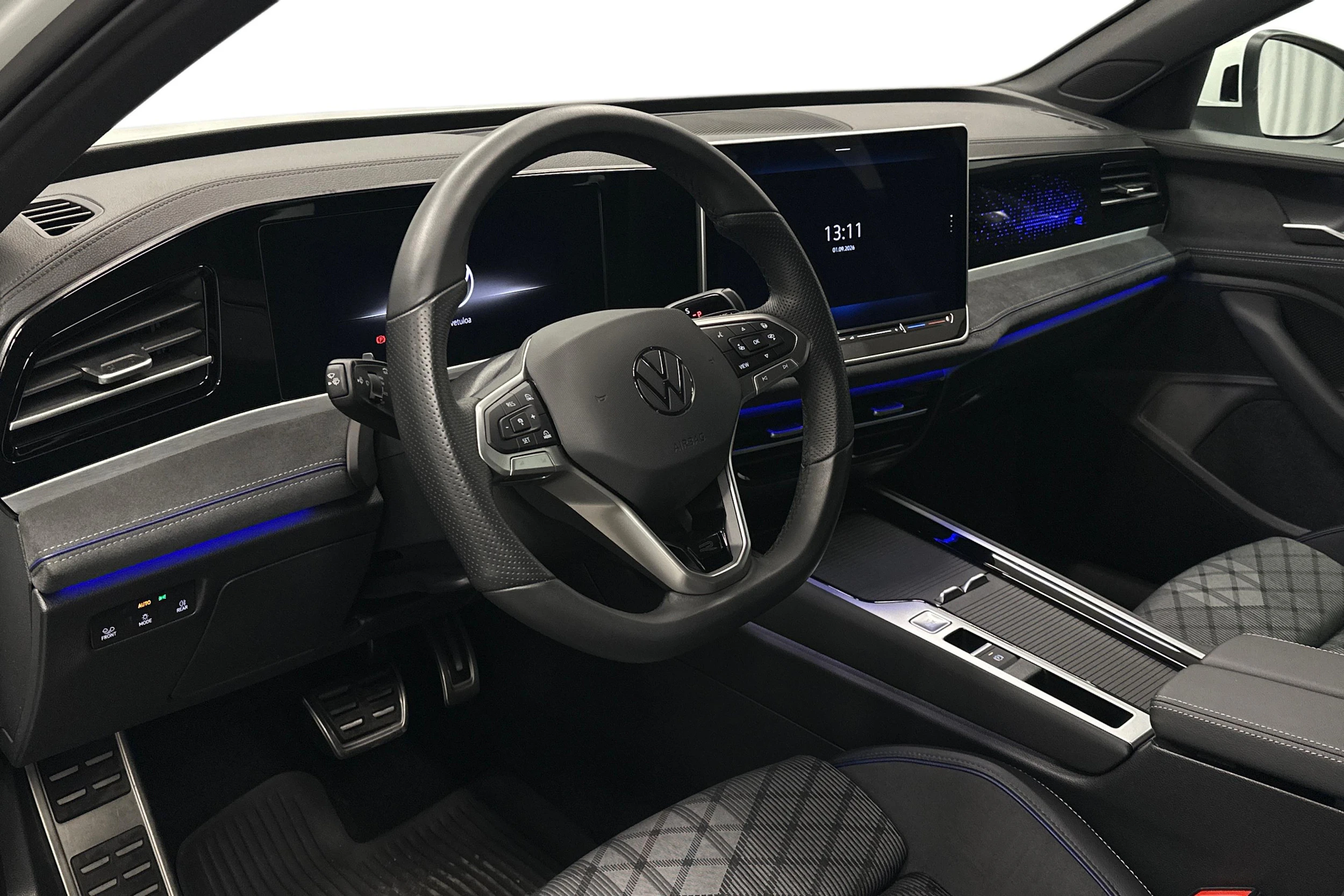 valkoinen Volkswagen Passat 2025 kuva 6.