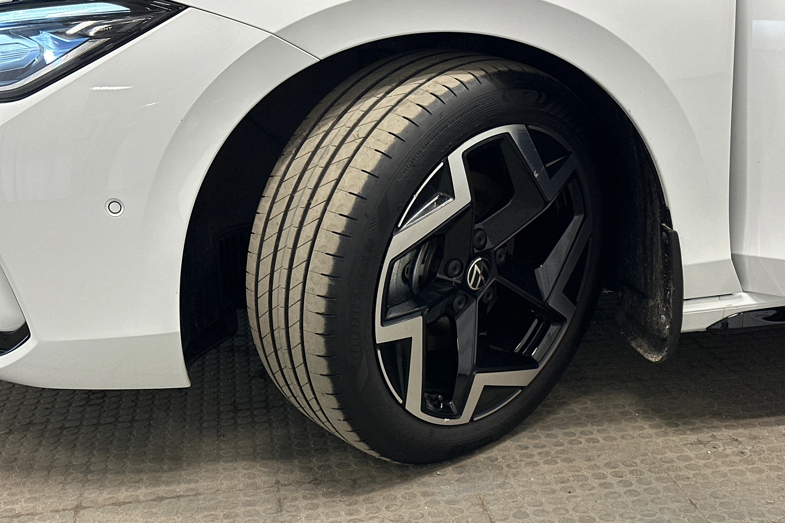 valkoinen Volkswagen Passat 2025 kuva 10.