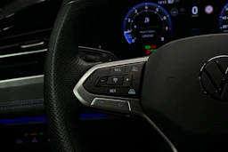 valkoinen Volkswagen Passat 2025 kuva 11.