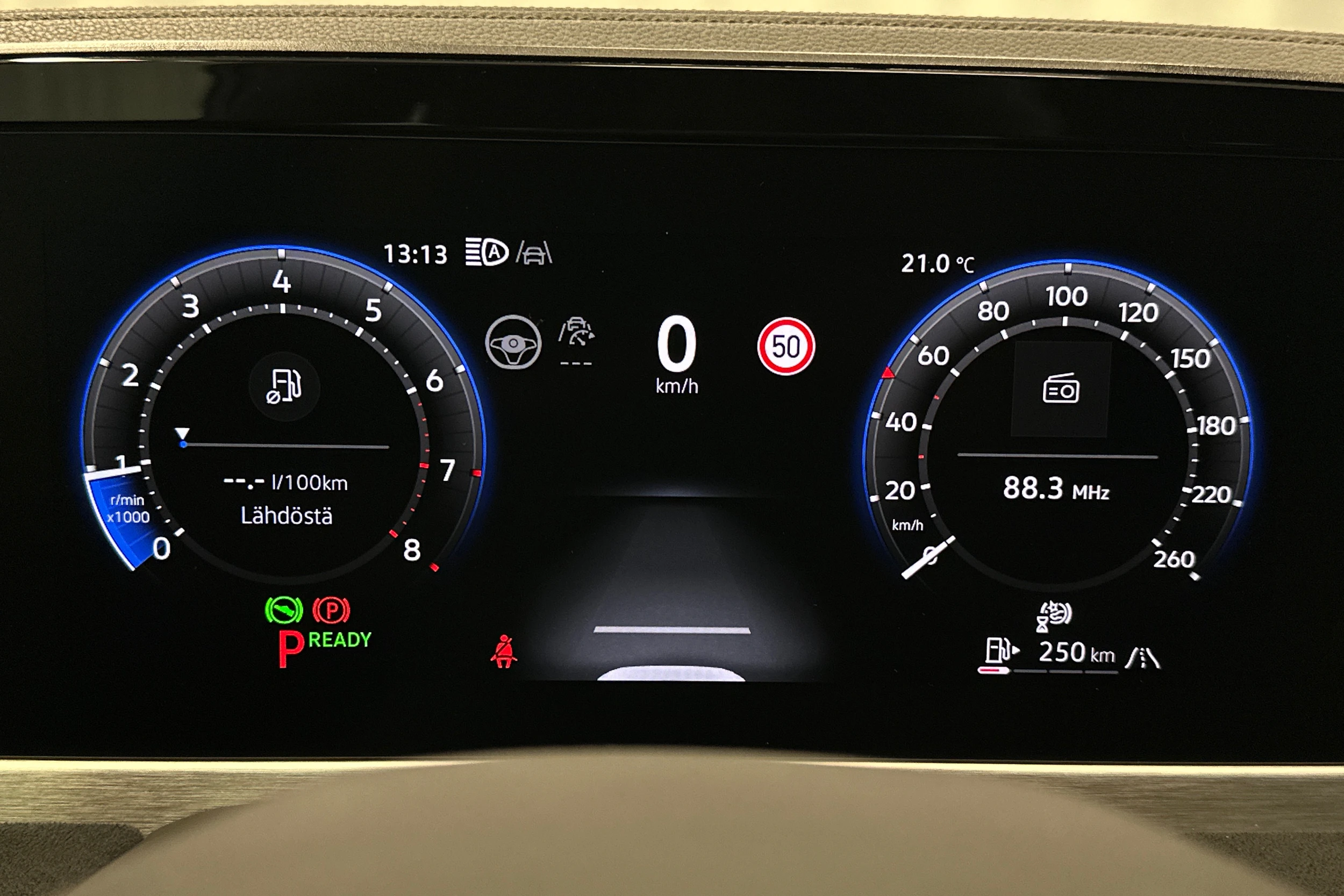 valkoinen Volkswagen Passat 2025 kuva 13.