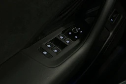 valkoinen Volkswagen Passat 2025 kuva 14.