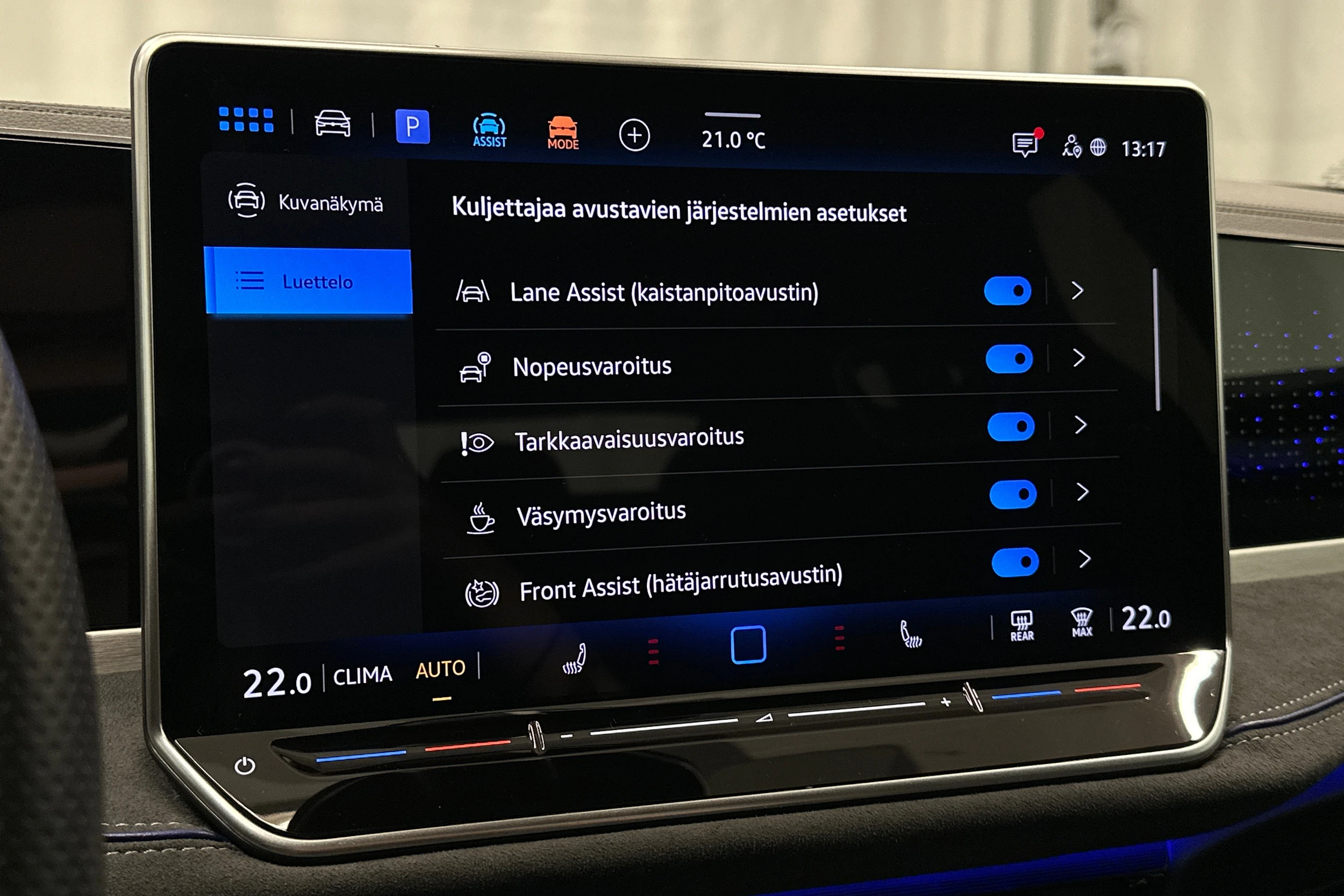 valkoinen Volkswagen Passat 2025 kuva 25.