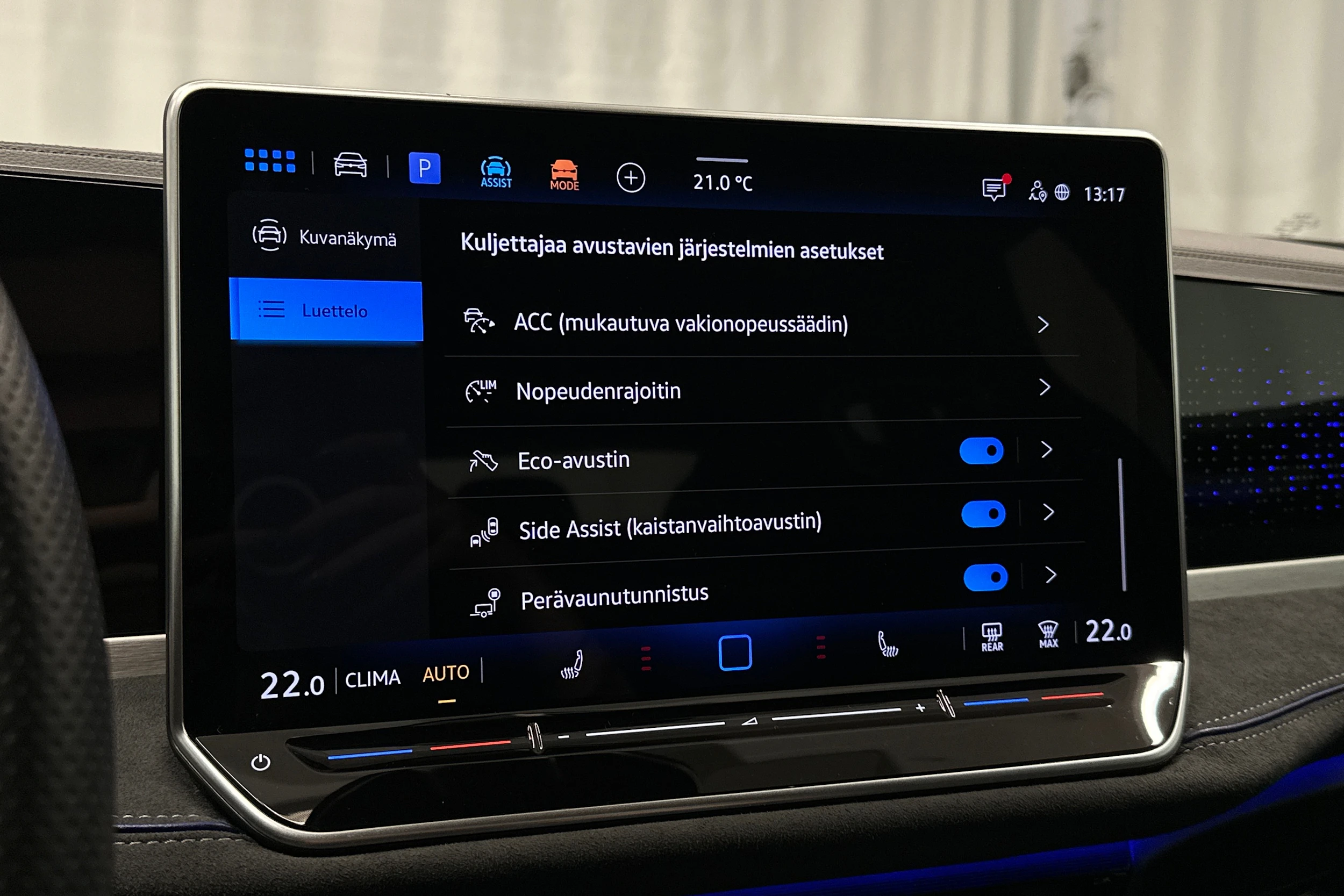 valkoinen Volkswagen Passat 2025 kuva 26.