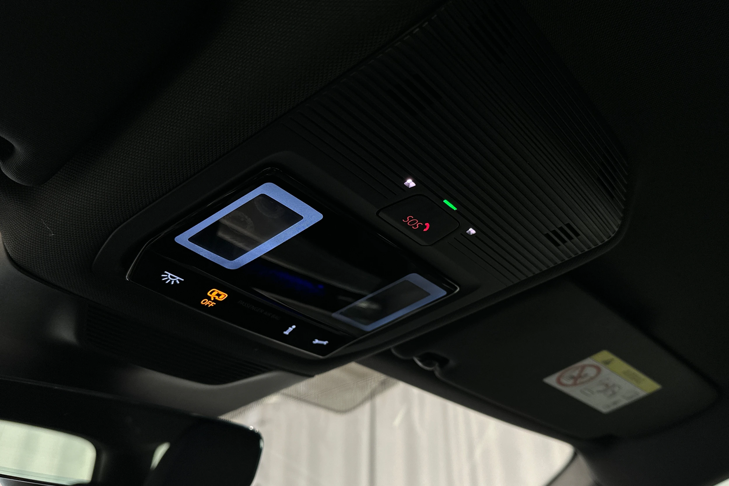 valkoinen Volkswagen Passat 2025 kuva 33.