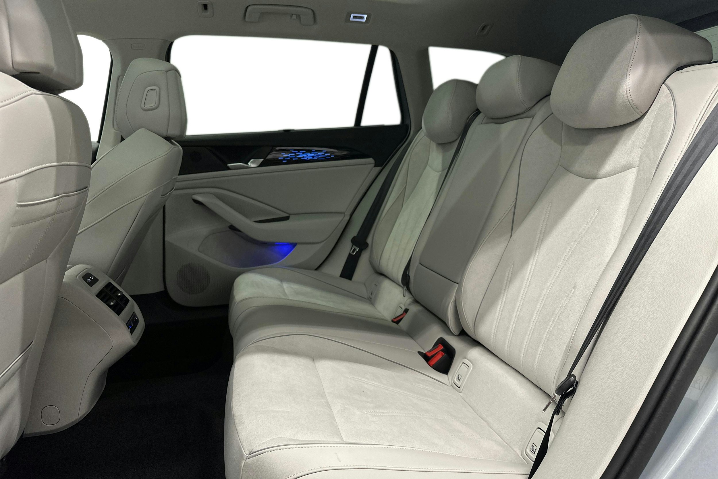 hopea Volkswagen Passat 2025 kuva 10.