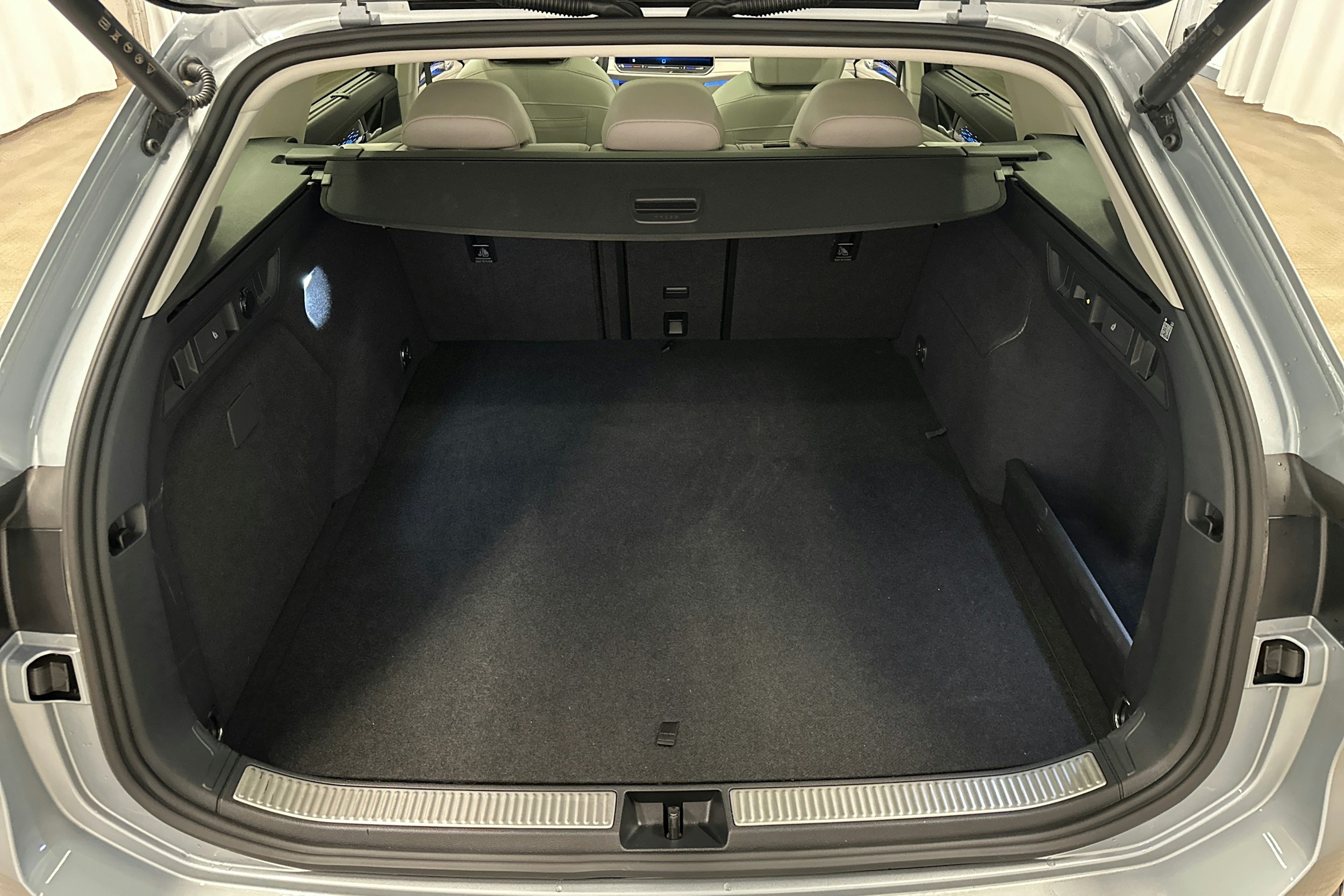 hopea Volkswagen Passat 2025 kuva 14.