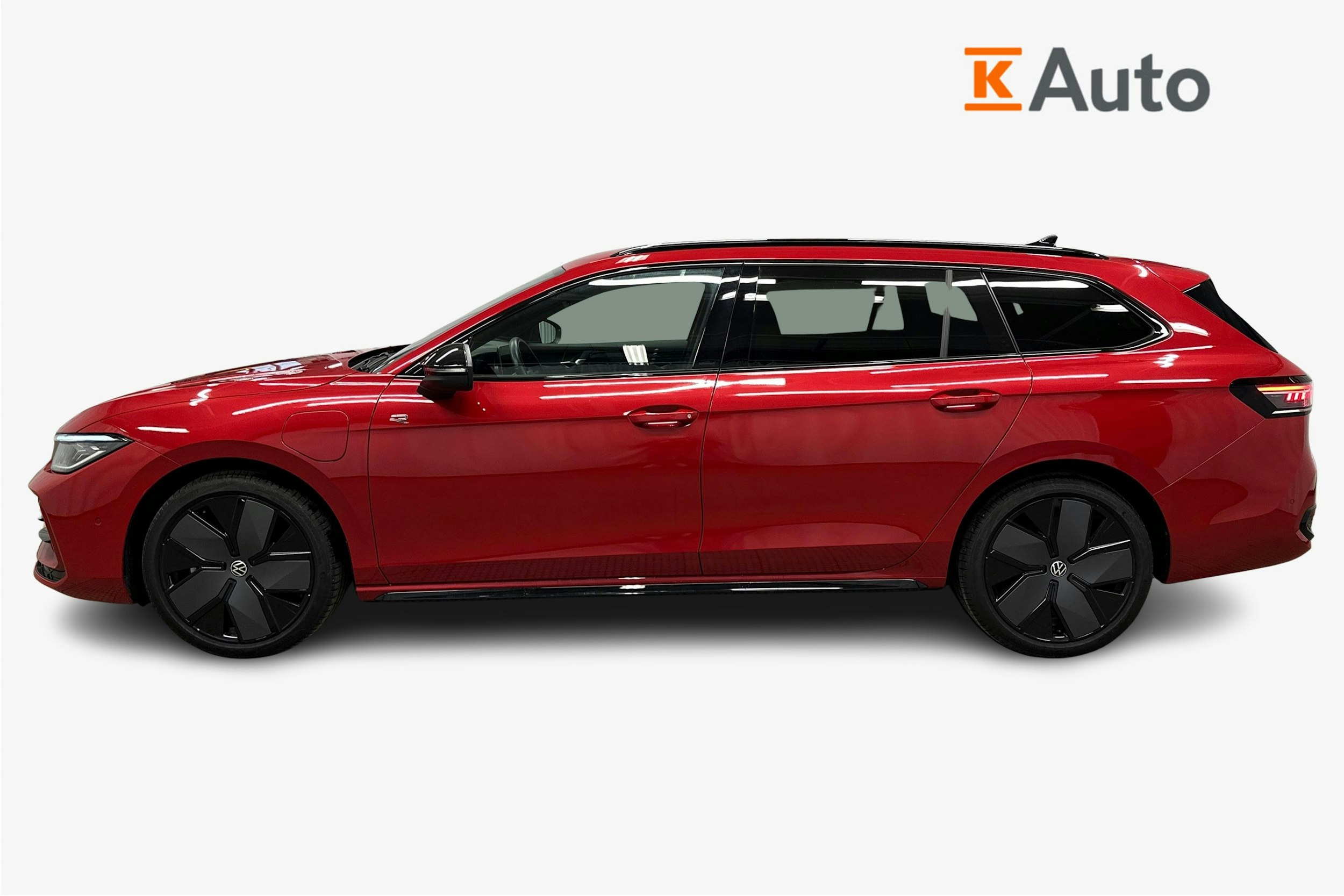 punainen Volkswagen Passat 2025 kuva 6.