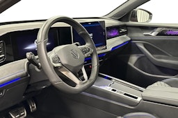 punainen Volkswagen Passat 2025 kuva 7.