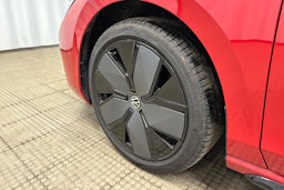 punainen Volkswagen Passat 2025 kuva 11.