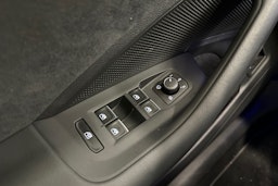 punainen Volkswagen Passat 2025 kuva 16.