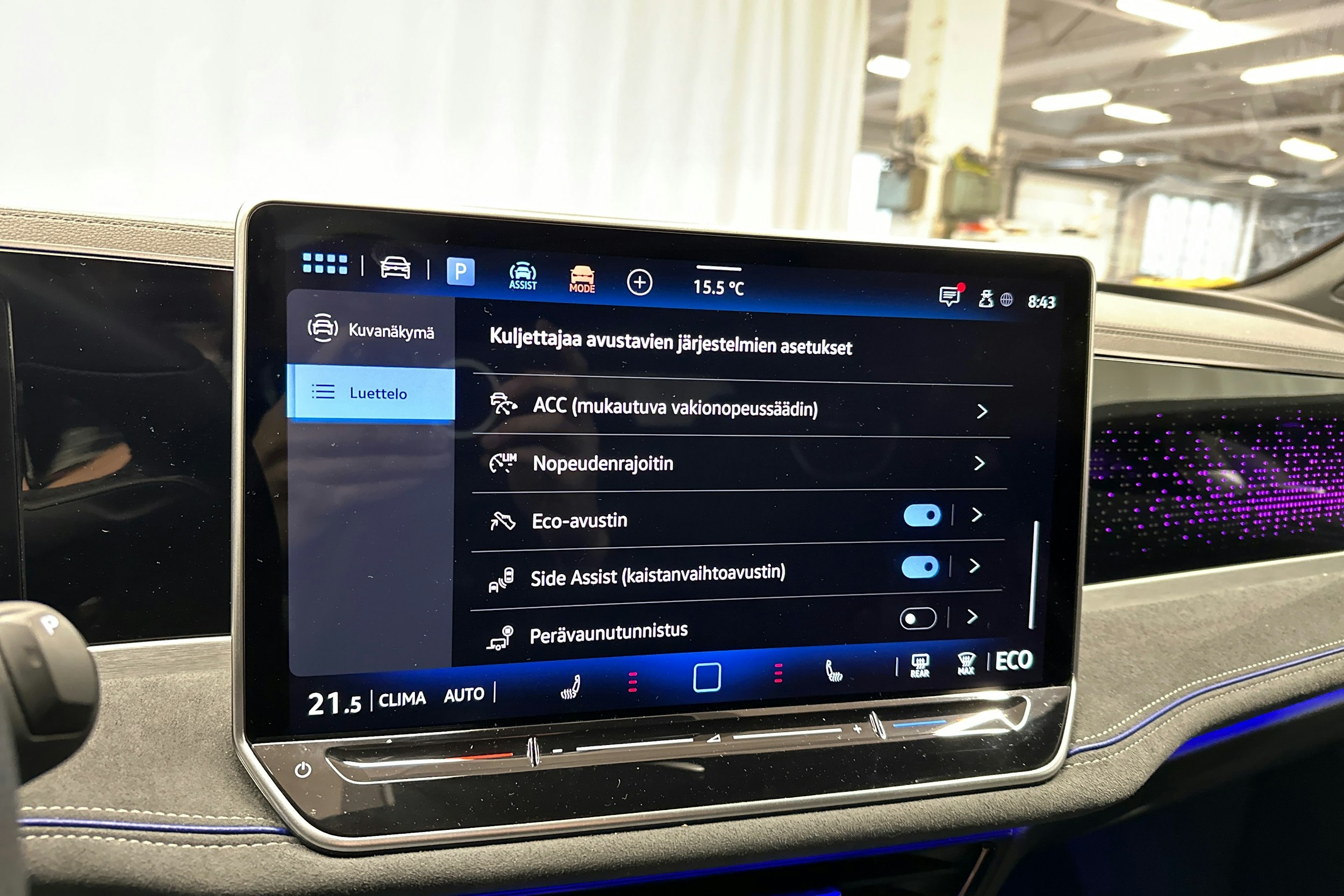 punainen Volkswagen Passat 2025 kuva 21.