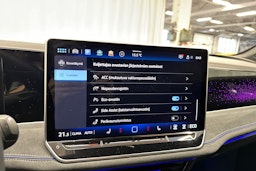 punainen Volkswagen Passat 2025 kuva 21.