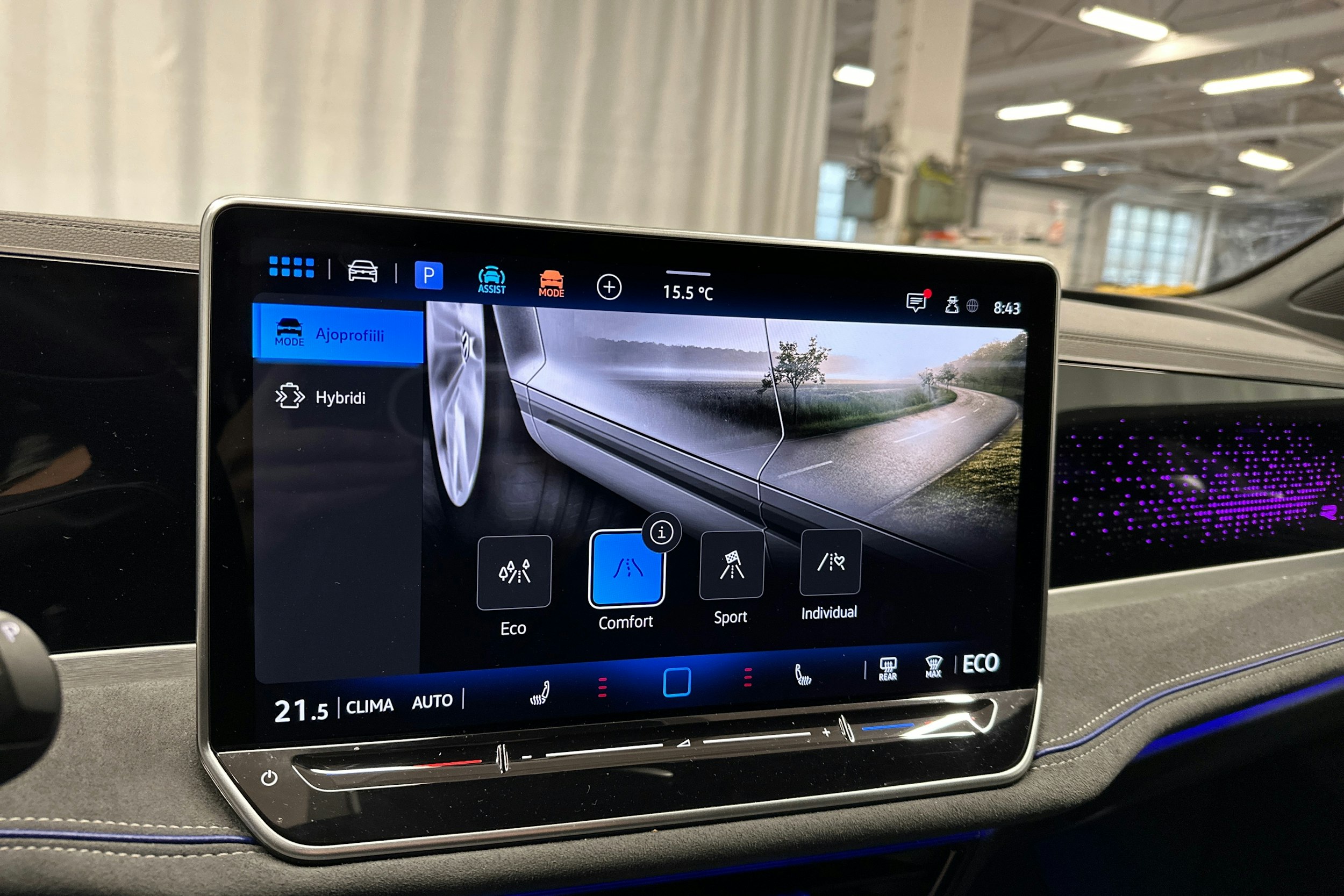 punainen Volkswagen Passat 2025 kuva 22.