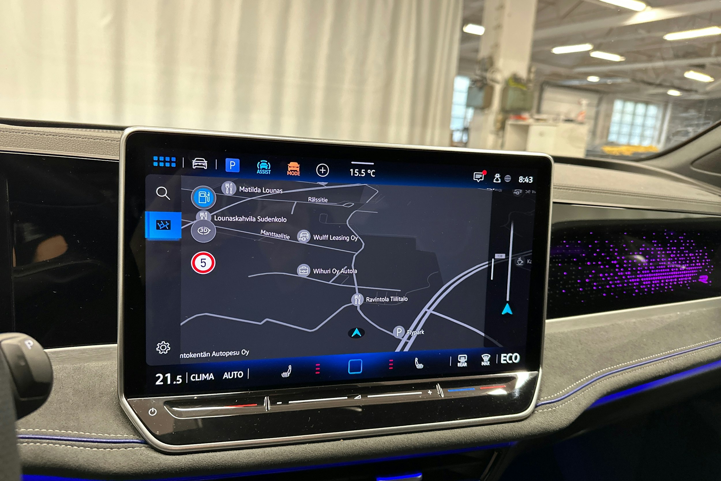 punainen Volkswagen Passat 2025 kuva 24.