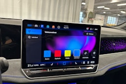 punainen Volkswagen Passat 2025 kuva 25.