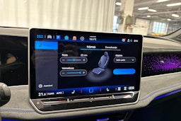 punainen Volkswagen Passat 2025 kuva 26.