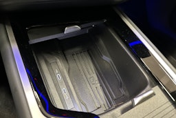 punainen Volkswagen Passat 2025 kuva 27.