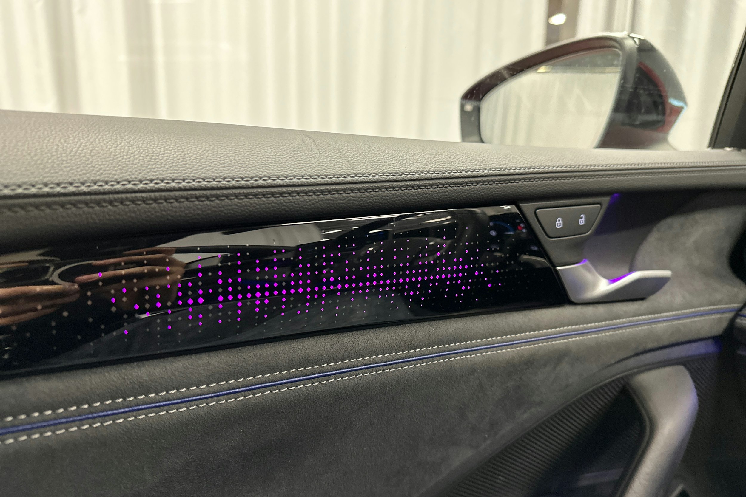 punainen Volkswagen Passat 2025 kuva 28.