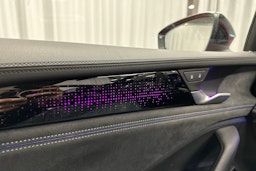 punainen Volkswagen Passat 2025 kuva 28.