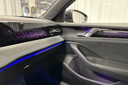 punainen Volkswagen Passat 2025 kuva 30.