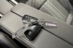 punainen Volkswagen Passat 2025 kuva 38.