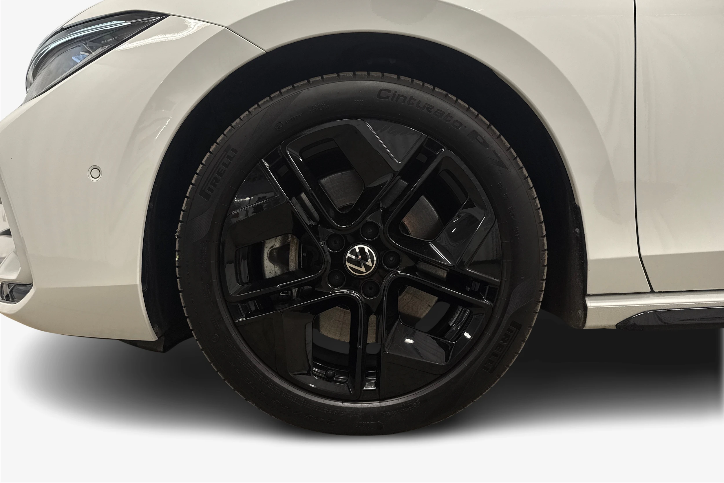 valkoinen Volkswagen Passat 2025 kuva 9.