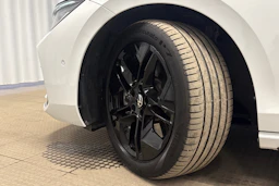 valkoinen Volkswagen Passat 2025 kuva 10.