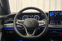 valkoinen Volkswagen Passat 2025 kuva 11.