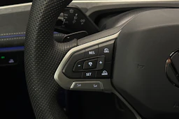 valkoinen Volkswagen Passat 2025 kuva 12.