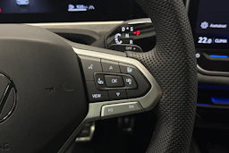 valkoinen Volkswagen Passat 2025 kuva 13.