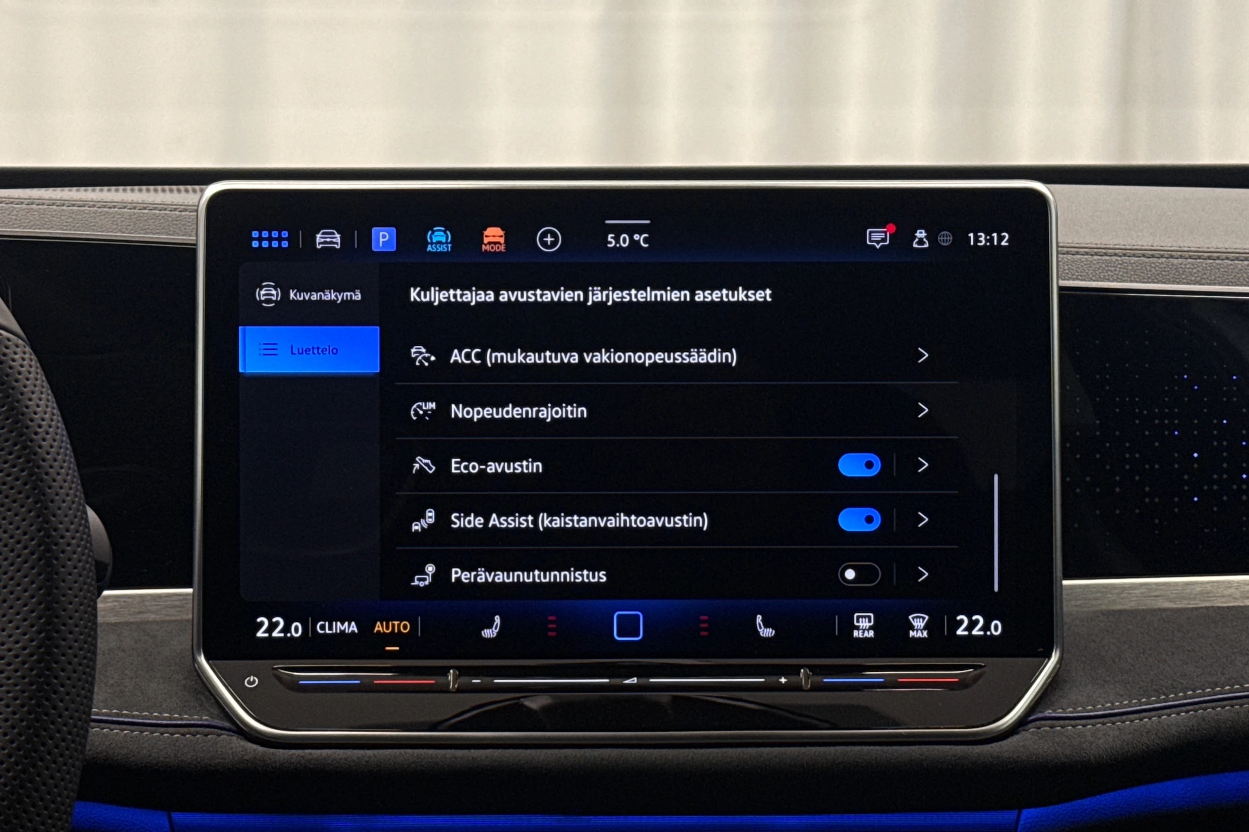 valkoinen Volkswagen Passat 2025 kuva 17.